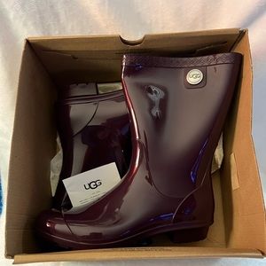 UGG Sienna Rain boots size 8.  Eggplant color.